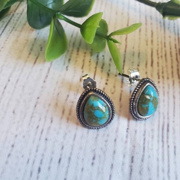 Turquoise & sliver teardrop stud earrings. - Picture 3 of 4